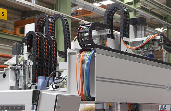 Řetězy e-chain v obráběcích centrech CNC