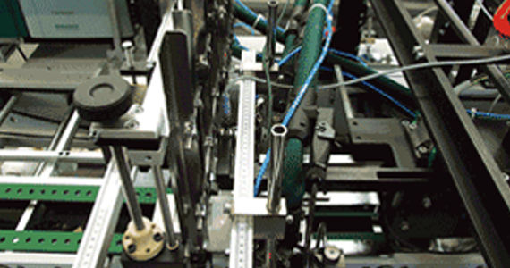 Lineární vedení drylin SLW s pohonem vodicího šroubu ve skládacím stroji